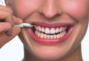 Dói para colocar os implantes dentários?