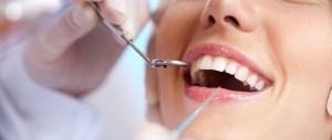 Dentição em dia com a manutenção dos implantes